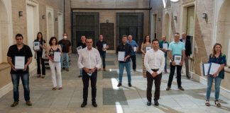 Diputación entrega a 13 ayuntamientos de Huelva los 24 proyectos para el PFEA 2020