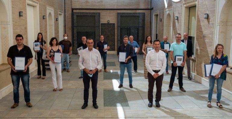 Diputación entrega a 13 ayuntamientos de Huelva los 24 proyectos para el PFEA 2020