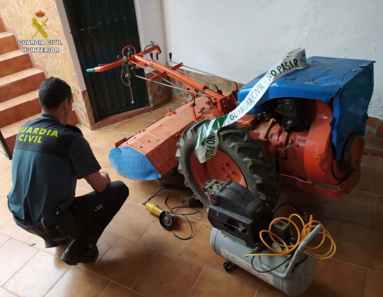 Dos detenidos por el robo de un compresor o un tractor-motocultor en fincas de Huelva