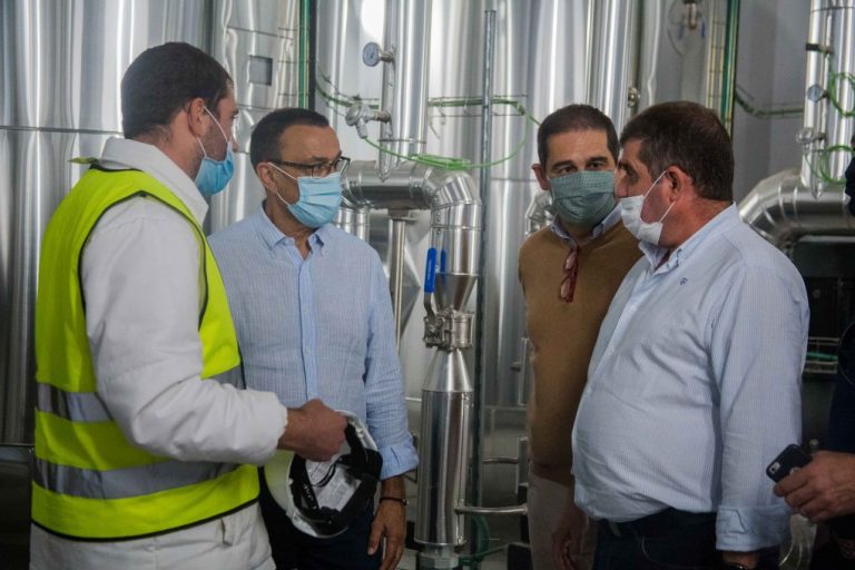 Caraballo destaca la generación de empleo que la planta de El Pozo en Jabugo supondrá para la comarca