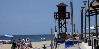Los pueblos del litoral onubense recibirán 813.000 euros para material de seguridad en sus playas