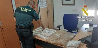 Intervienen 2.000 cigarrillos y 4 kilos de picadura de tabaco de contrabando en Manzanilla