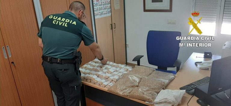 Intervienen 2.000 cigarrillos y 4 kilos de picadura de tabaco de contrabando en Manzanilla