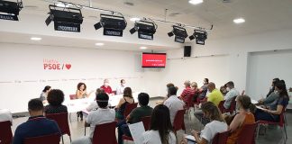 El PSOE pide a la Junta que asuma la desinfección de los colegios
