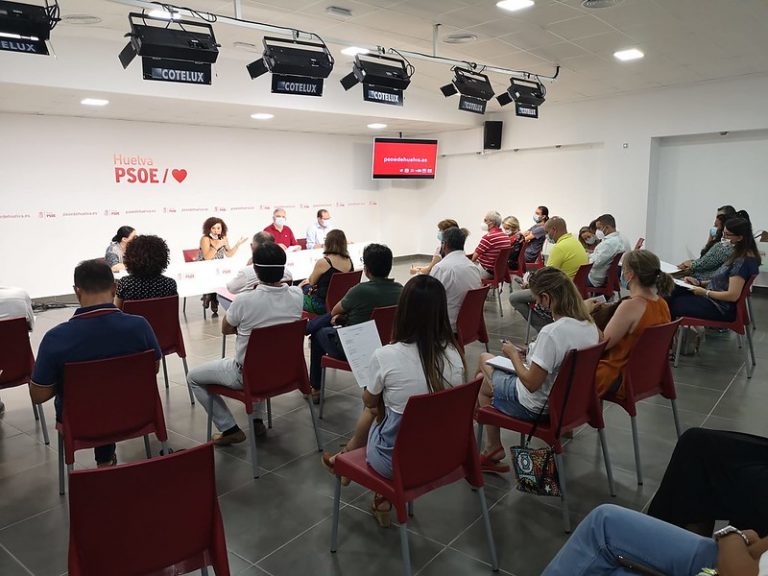 El PSOE pide a la Junta que asuma la desinfección de los colegios