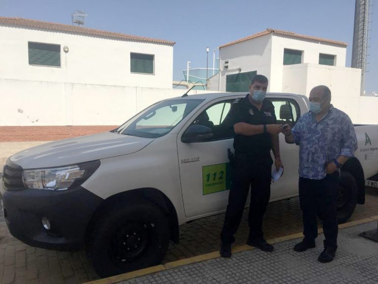 Isla Cristina recepciona un nuevo vehículo para la vigilancia de playas por la Covid-19