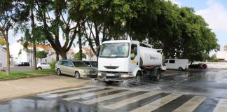 Cartaya intensifica la lucha contra el virus con 32.000 litros diarios de agua e hipoclorito
