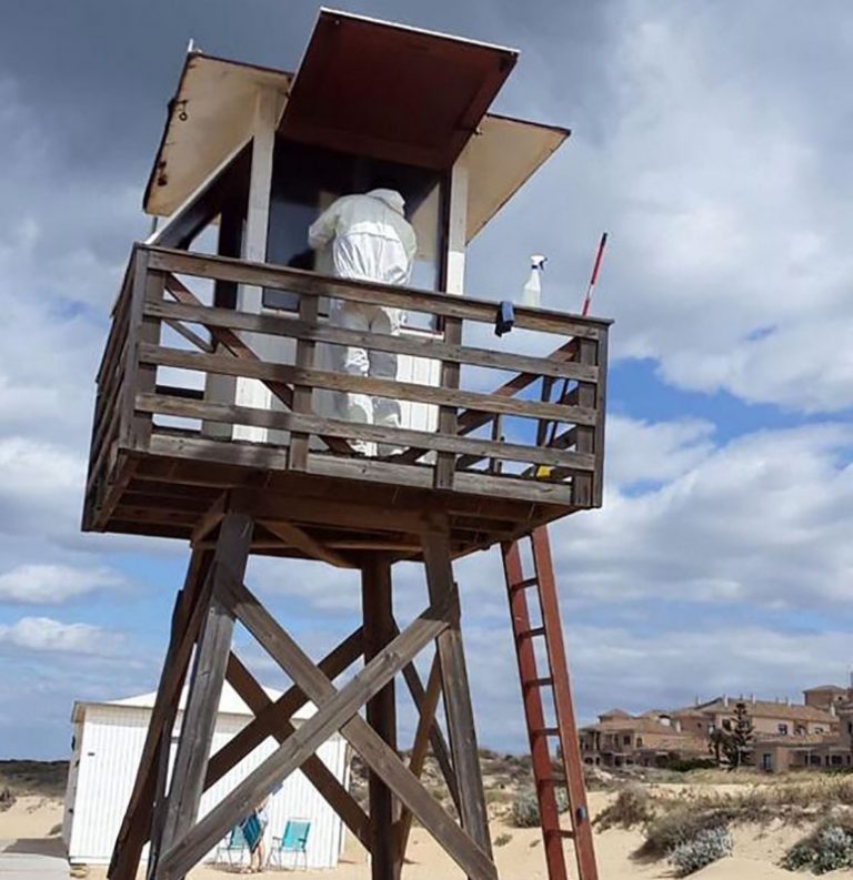 Punta y Cartaya inician planes de desinfección de playas y calles contra la Covid-19