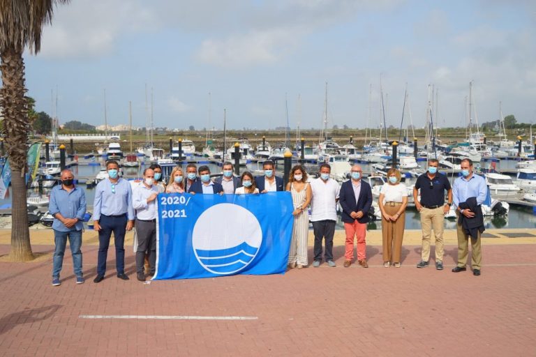 Los puertos deportivos de Ayamonte, Isla Canela y El Terrón ya lucen la bandera azul