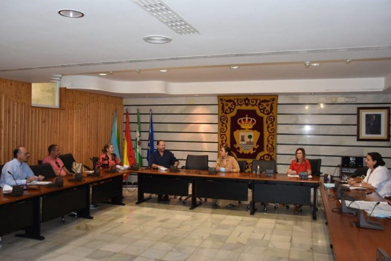 Ayuntamiento de Punta Umbría y FOE buscan una solución a los problemas de los chiringuitos