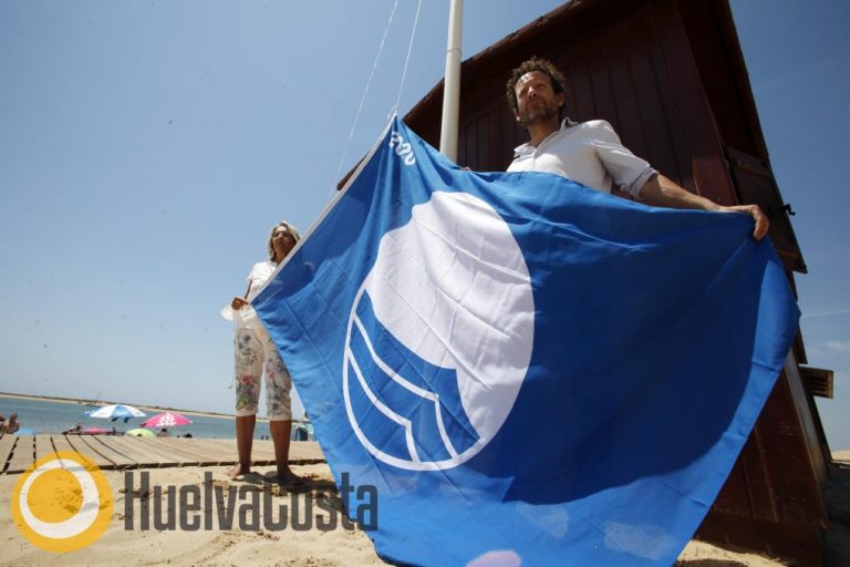 Las playas de Ayamonte, Cartaya y Lepe lucen ya sus distintivos de calidad