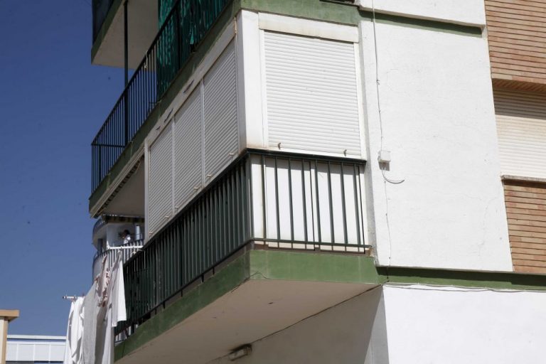 Lepe muestra su pésame por la madre asesinada presuntamente por su hijo de 17 años en La Antilla