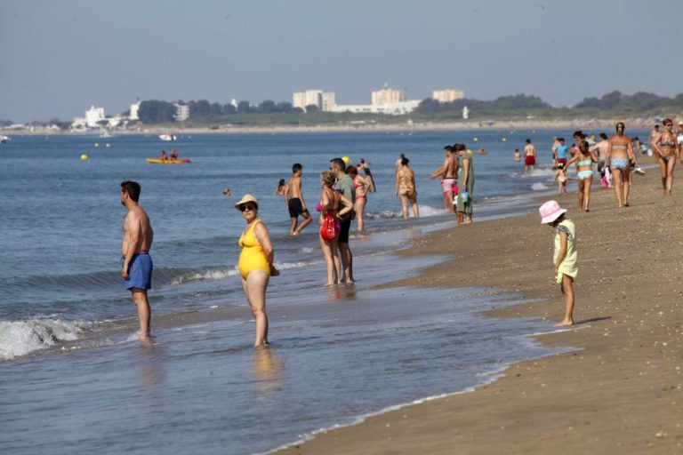 Las aguas de baño de las playas onubenses continúan en niveles de calidad adecuados
