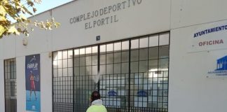 El plan de desinfección en lugares de alto tránsito incrementa su acción en El Portil