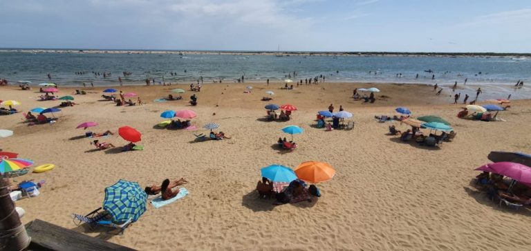 Cartaya intensifica el dispositivo municipal en las playas frente a la Covid-19