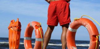 Rescatan a un menor en aguas de El Portil, al que tienen que hacer técnicas de reanimación