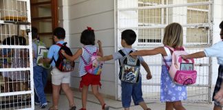Critican el plan de vuelta a las aulas por dejar como responsables de prevención a directivos y docentes sin medios para ello