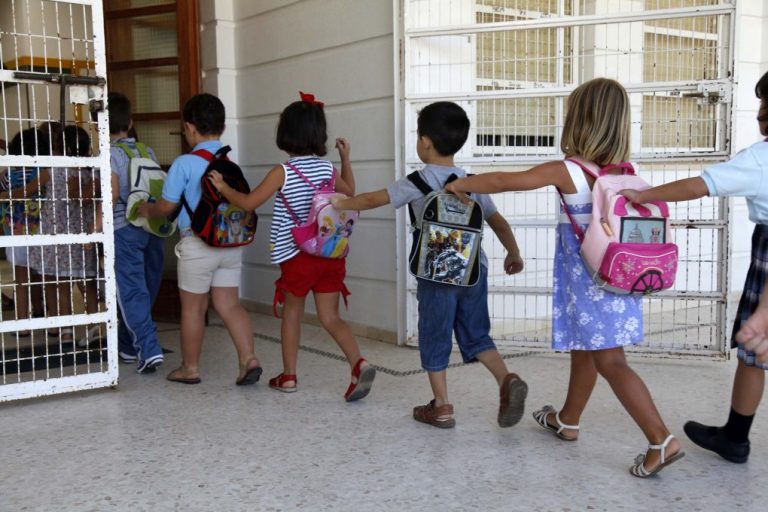Critican el plan de vuelta a las aulas por dejar como responsables de prevención a directivos y docentes sin medios para ello