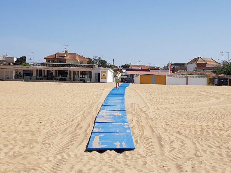 Punta Umbría acomete el arreglo y ampliación de las pasarelas de playa deterioradas
