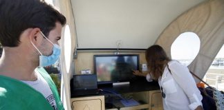 La AECC recorre la provincia onubense en ‘minicaravana’ para prevenir el cáncer de piel