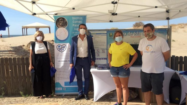 Inician en Ayamonte una campaña para fomentar la adopción y el no abandono de animales