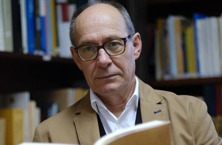 José Juan Díaz Trillo presenta este viernes en Cartaya su antología poética ‘Donde da la vuelta el tiempo’