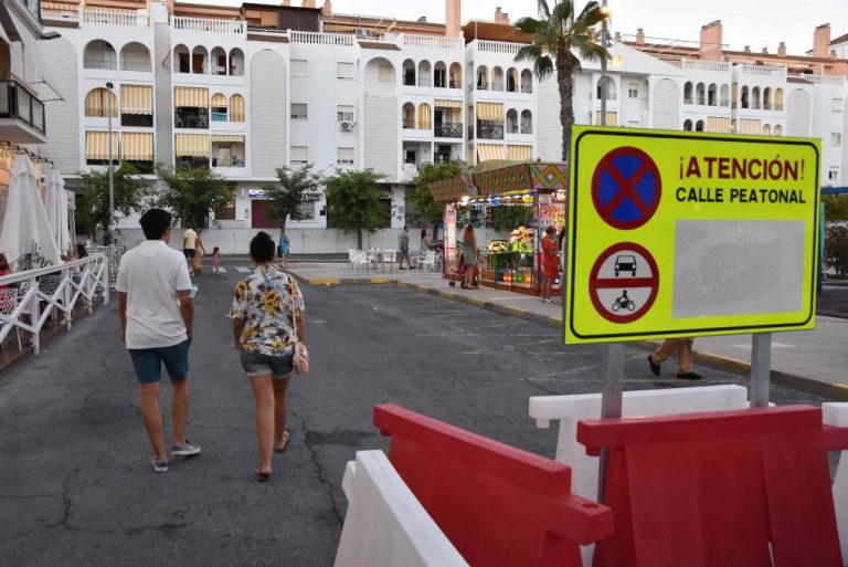 Punta Umbría hace balance “positivo” del primer mes de peatonalización de la Plaza de la Sal de El Portil