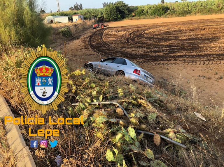 Conductor provoca en Lepe un accidente y denuncia el robo del coche para “eludir” su responsabilidad