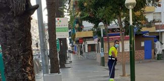 Punta Umbría sigue desinfectando con hipoclorito de sodio las zonas públicas frente al coronavirus
