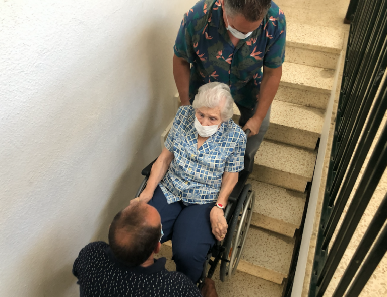 Cartaya: ocho meses encerrada en casa por una discapacidad en sus piernas