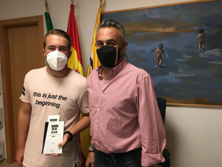 El joven isleño José Antonio Rodríguez -Paremío- publica su primer libro, ‘Frases de un alma’