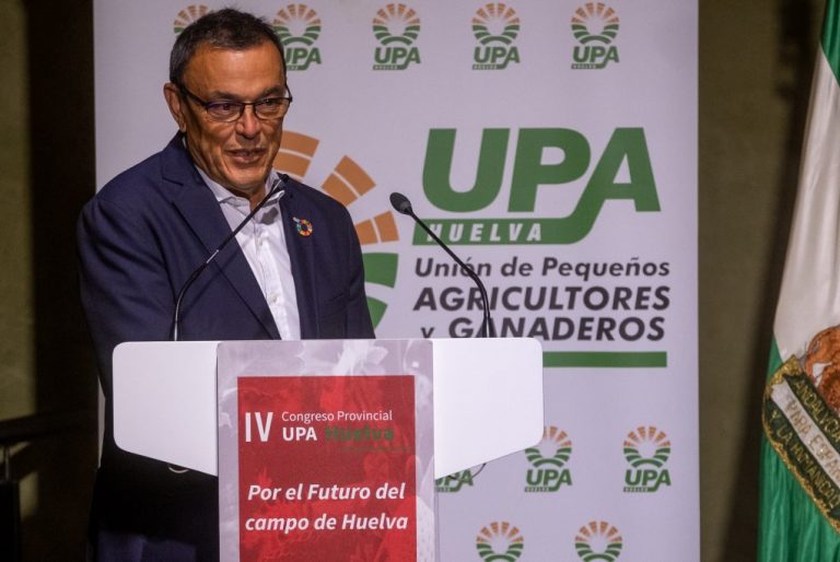 Caraballo reitera el apoyo de la Diputación a pequeños agricultores y ganaderos de Huelva