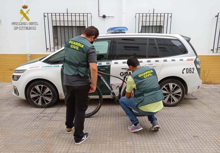 Detienen en Isla a dos personas, una de ellas menor, por el robo de una bicicleta valorada en 800 euros