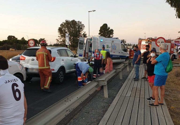 Varios heridos en una colisión entre al menos tres vehículos en Pozo del Camino