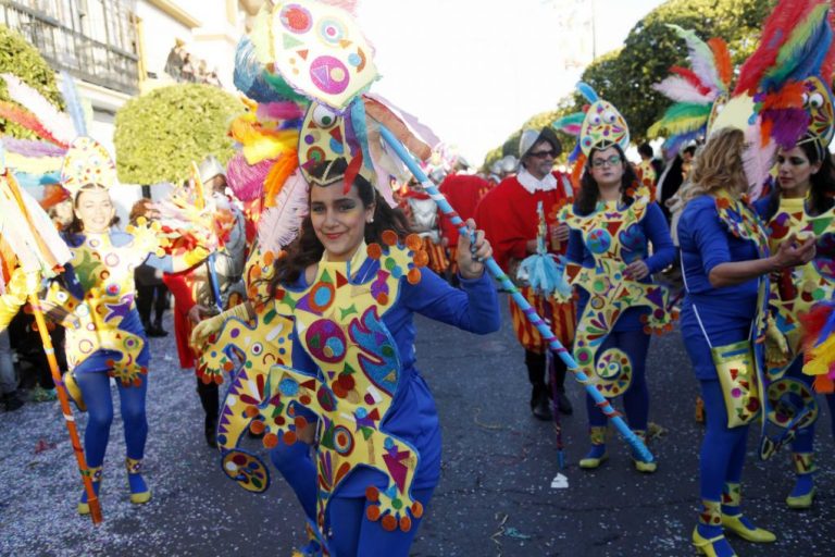 Ayamonte sigue los pasos de Isla y Punta y también suspende su Carnaval