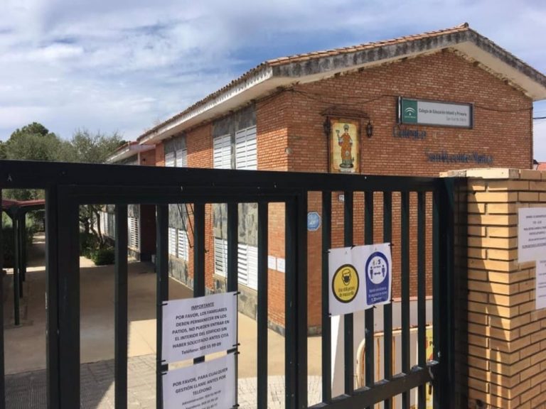 El contagio de 5 niños obliga a cerrar aulas en dos colegios de La Redondela y Zalamea