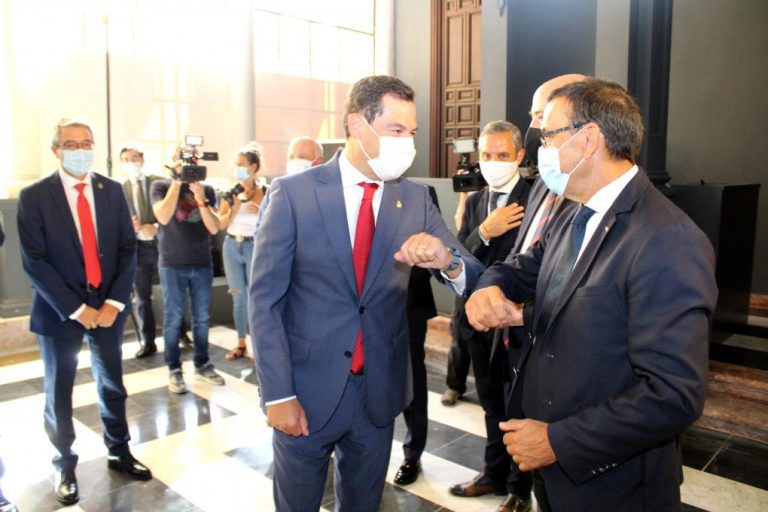 Caraballo exige al presidente de la Junta más financiación para que los ayuntamientos luchen contra la pandemia