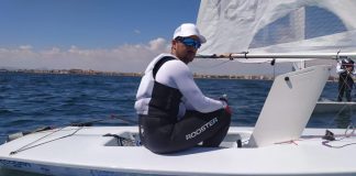 El rompiero Guillermo Flores defiende el campeonato de España de Láser Standard en Ibiza