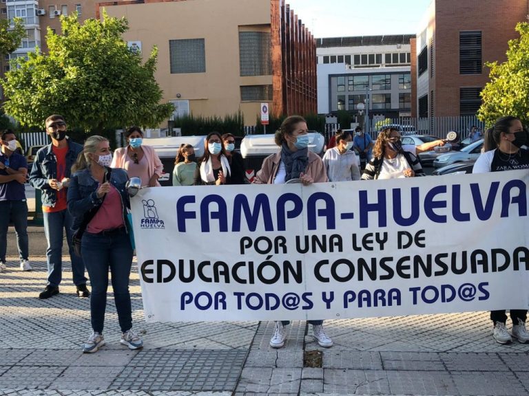 Nueva cacerolada de la AMPA del IES Saltés de Punta por una vuelta «segura» a las aulas