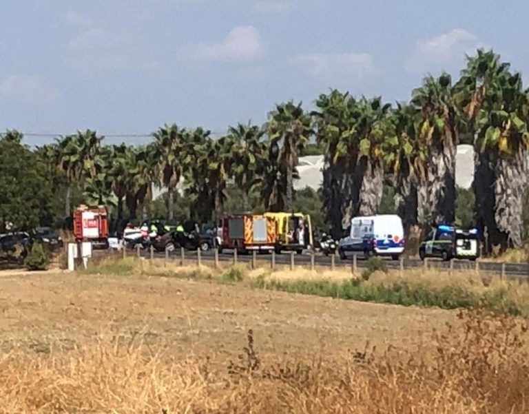 Cinco heridos en una colisión frontal entre tres vehículos en Cartaya