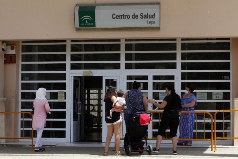 Reclaman una solución al cierre de la Zona Básica Salud de Lepe