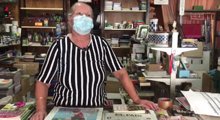 Charo la de «la Navatoba» se jubila tras 38 años vendiendo prensa en Cartaya