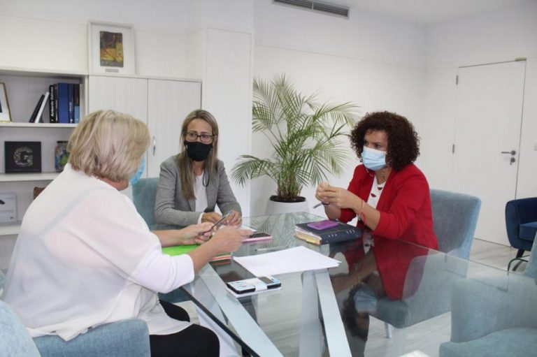 La alcaldesa de San Bartolomé exige una reunión con Moreno Bonilla para abordar la reapertura de las Urgencias