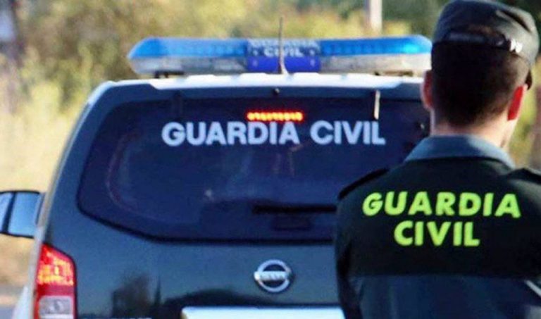 Fallecen dos personas en una fuerte colisión entre dos coches en Hinojos