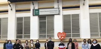 Madres de un colegio de Cartaya se niegan a que sus hijos sigan compartiendo aulas con adultos