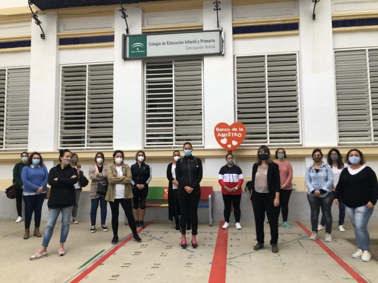 Madres de un colegio de Cartaya se niegan a que sus hijos sigan compartiendo aulas con adultos