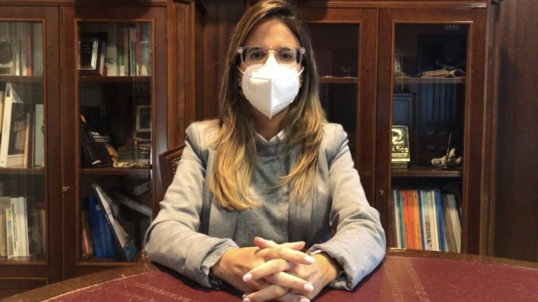 La alcaldesa de Ayamonte pide colaboración ciudadana para frenar los contagios por covid