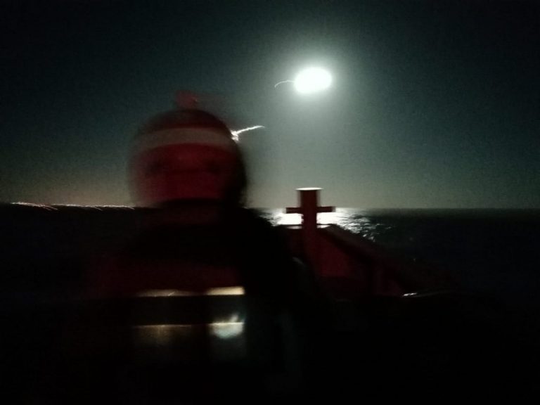 Buscan a un joven que se hizo a la mar el viernes en Isla Cristina con un bote