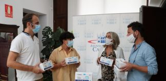 Cartaya reparte mascarillas entre un centenar de familias en riesgo de exclusión social