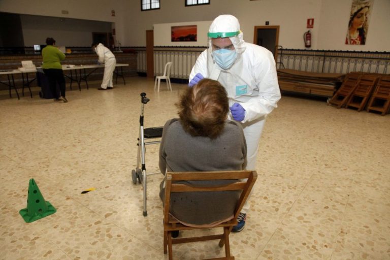 El Ayuntamiento de El Granado inicia un test masivo a todos los vecinos del pueblo